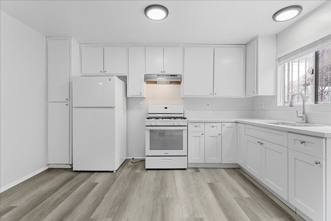 Photo - 2919 Baldwin St Unit B