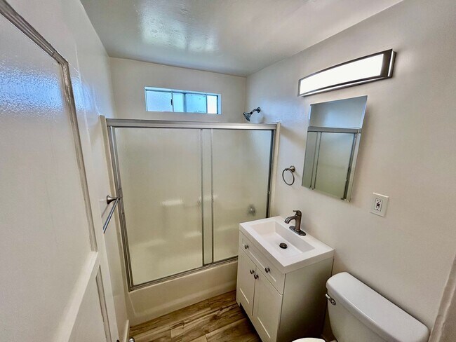 Photo - Charming and Bright 2 bed 1 bath in Point ... Unit 3143 Macaulay Street