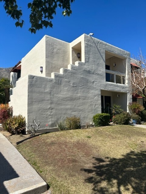 Private entry staircase to front door. - 255 E Avenida Granada Unit #725