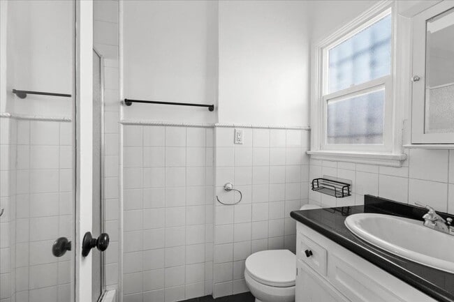 Photo - Stylish One Bedroom Unit With Spare Room Unit 19-102