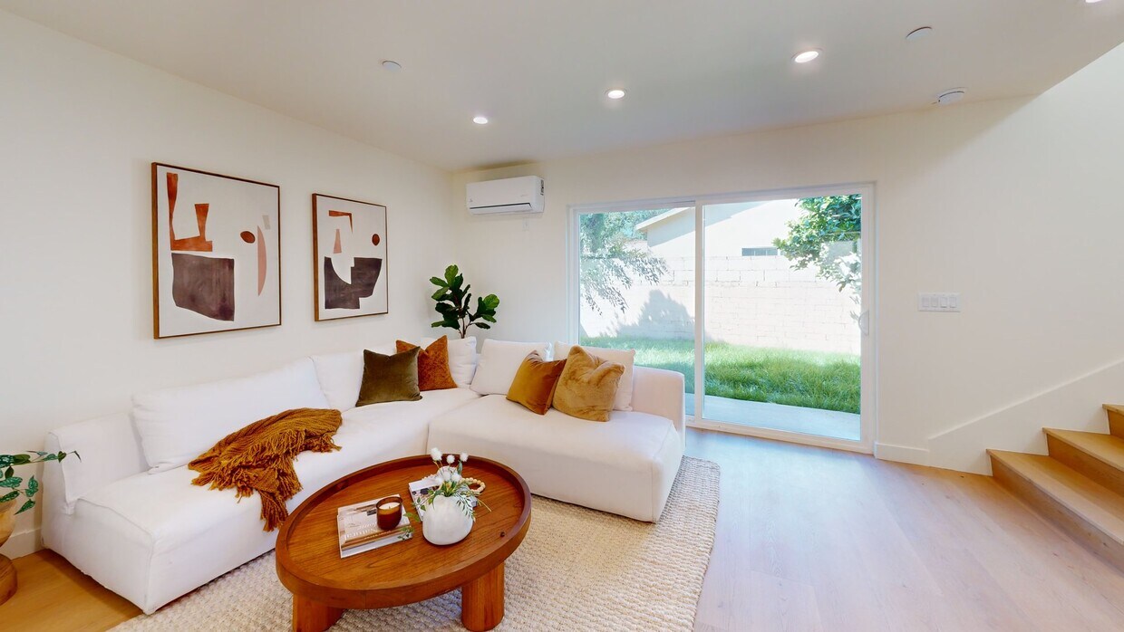 3D Tour - 6445 Satsuma Ave