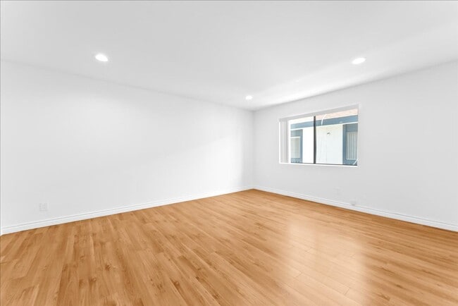 Photo - 448 W Windsor Rd Unit 10