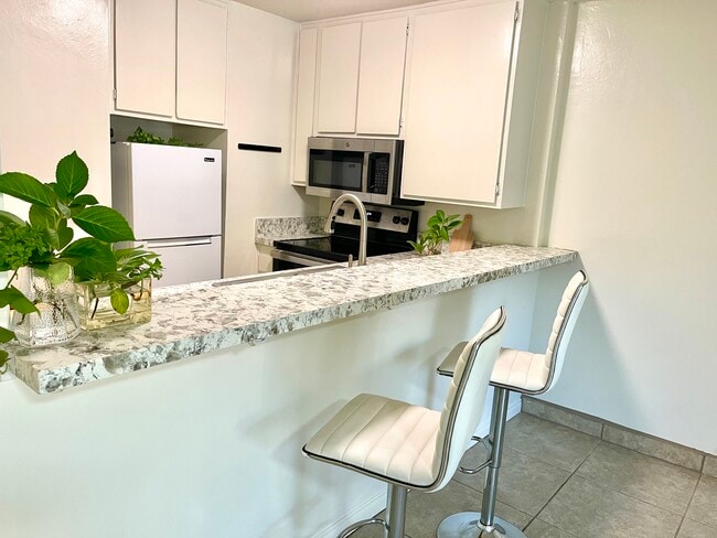 Building Photo - 1855 Diamond St Unit 112