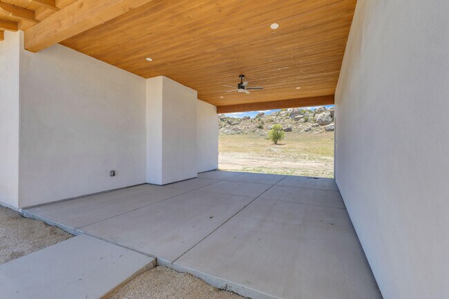 Photo - 41265 Lakeshore Blvd