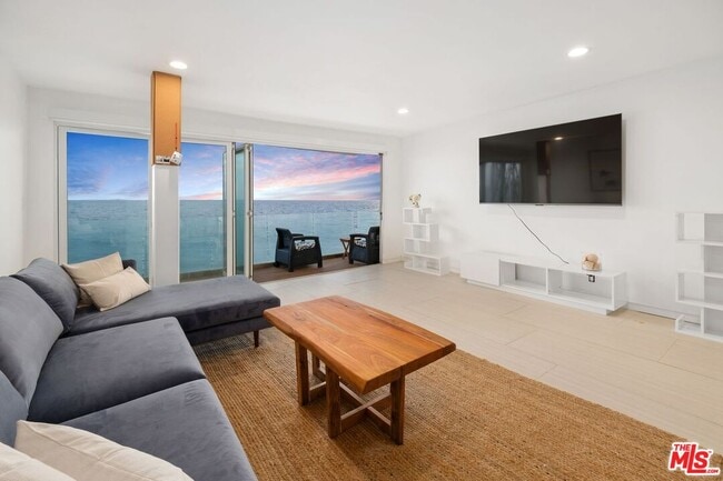 Photo - 20462 Pacific Coast Hwy