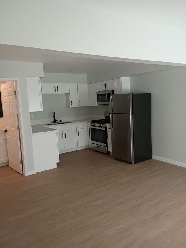 Photo - 5302 Colodny Ave