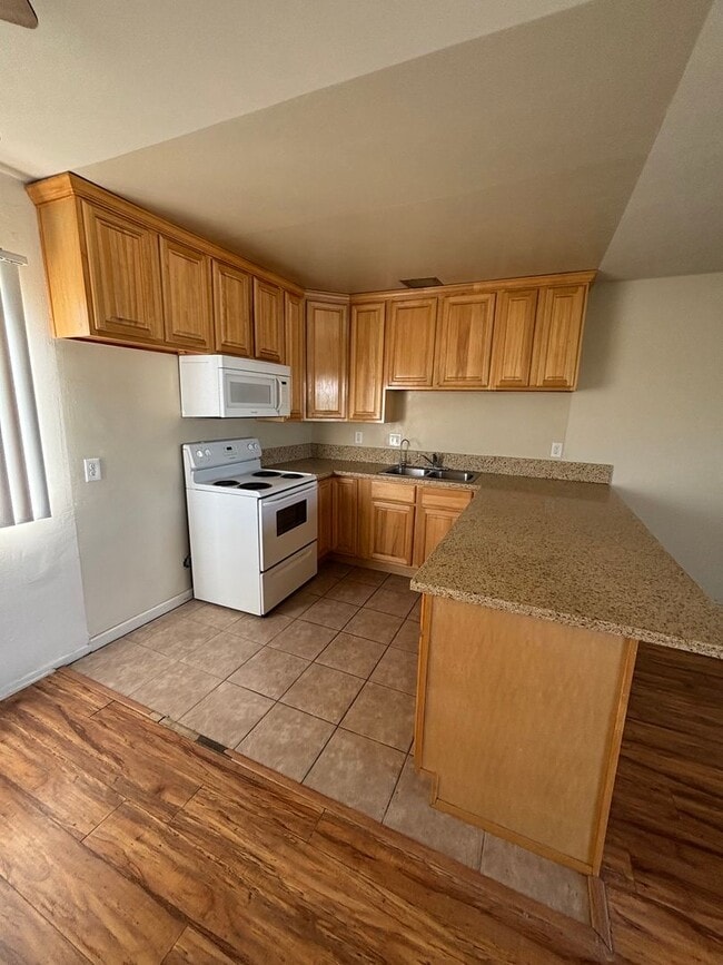 Photo - 6930 Fulton Ave Unit 6930 #14