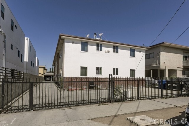 Building Photo - 1217 N Kingsley Dr Rental