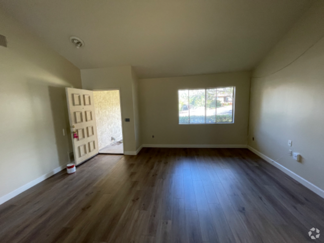 Building Photo - 1210 Caren Rd Rental