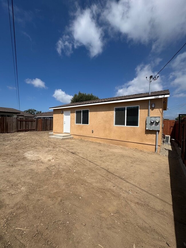 1 Bedroom 1 Bathroom Detached ADU - 1 Bedroom 1 Bathroom Detached ADU House
