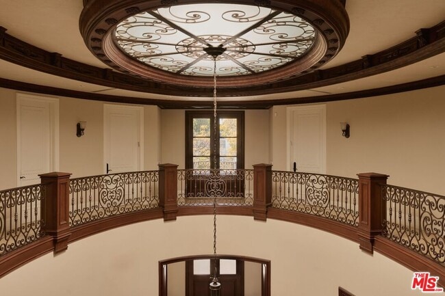 Photo - 614 N Palm Dr