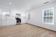 Photo - 221 S Ross St