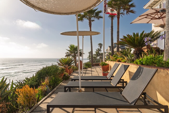 Building Photo - 5143 Shore Dr Unit Guest Villa