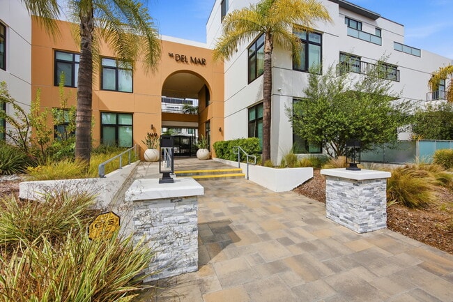 Building Photo - 399 E Del Mar Blvd