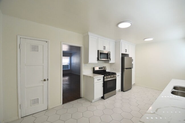 Photo - 10919 Camarillo St Unit 10919