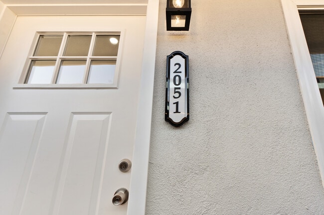 Building Photo - 2051 E Harding St Unit 2051 E Harding St