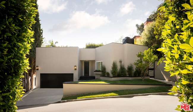 Building Photo - 1143 Sierra Alta Way