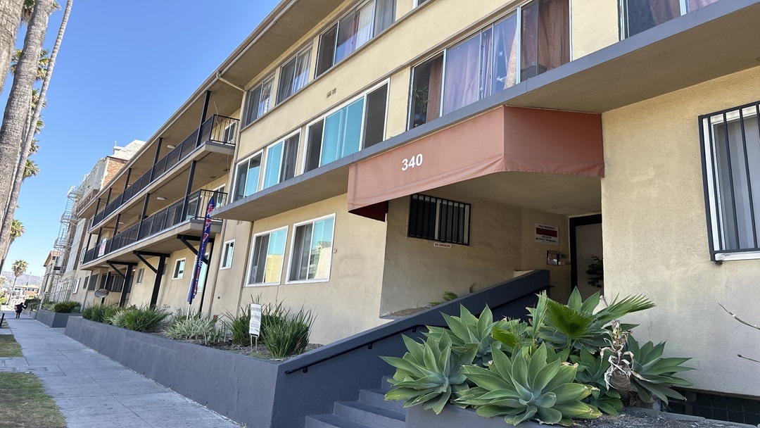 Photo - 340 Normandie Ave Townhome