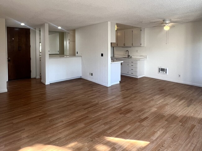 Photo - 6000 Canterbury Dr Unit D212