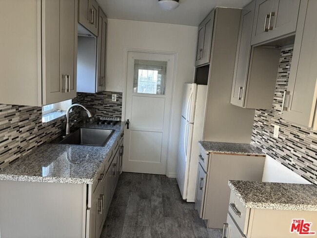 Photo - 130 E Hillcrest Blvd Unit B