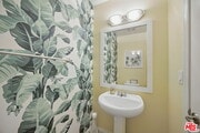 Photo - 2125 S Bentley Ave Townhome