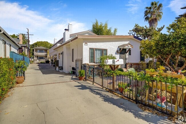 Building Photo - 4242 La Salle Ave Unit 4242 La Salle Studio Rental
