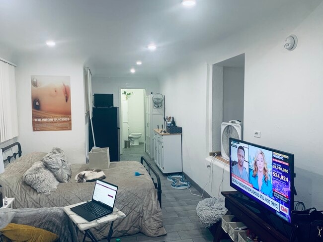 Photo - 1833 Beverly Glen S Blvd