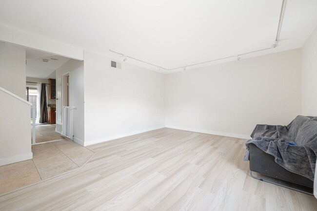 Photo - Gorgeous 2 Bedroom Townhouse in the Heart of Mira Mesa!