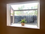 Airy and bright, lots of natural light - 4792 Mount Abbott St House