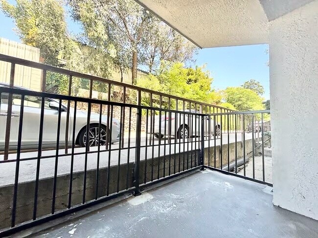 Photo - 3949 Los Feliz Blvd