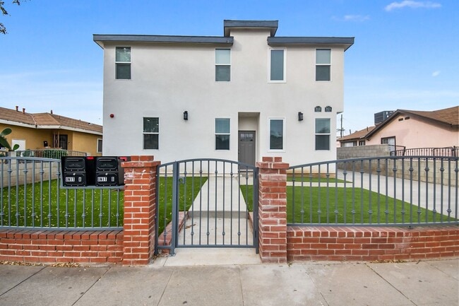 Building Photo - Beautiful Newer construction near LAX and Beaches