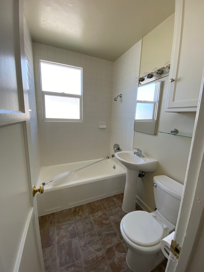 Bathroom - 125-127 N Kenwood St