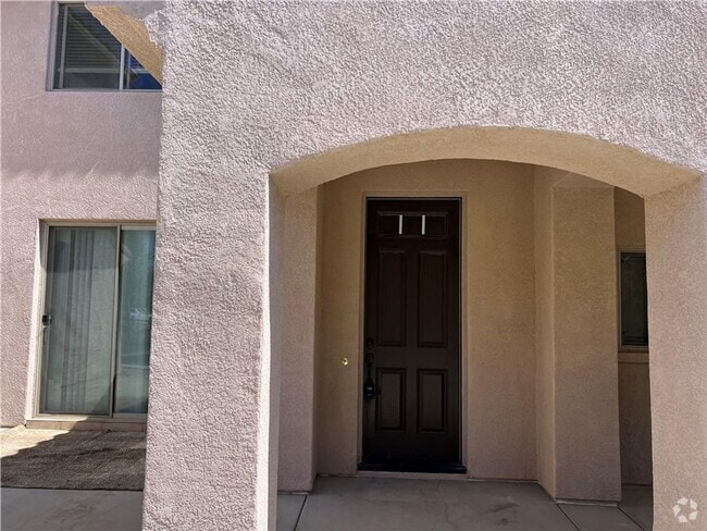Building Photo - Spacious Condo