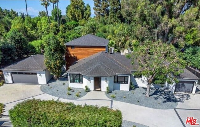 Photo - 19061 Wells Dr House