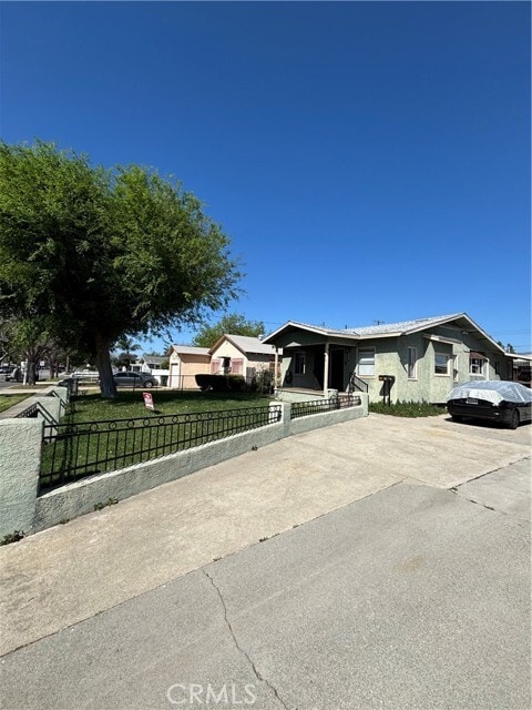 Photo - 646 W Belmont St