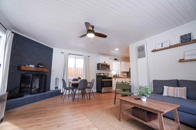 Photo - 405 Holmes Ln