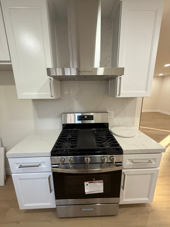 Photo - 9123 Woodley Ave