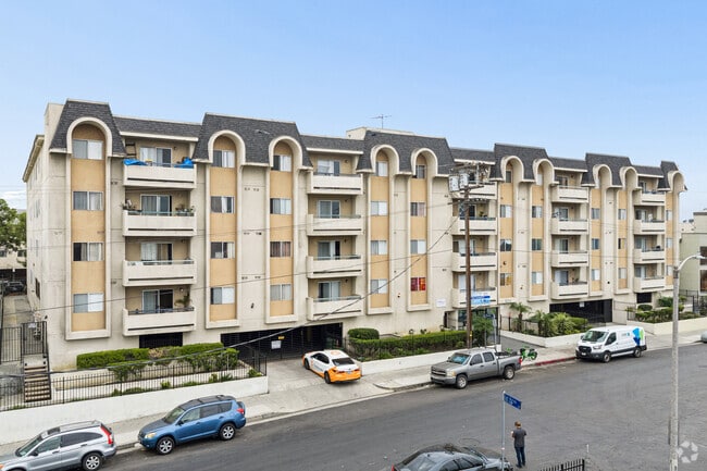 Building Photo - B & B Apartments