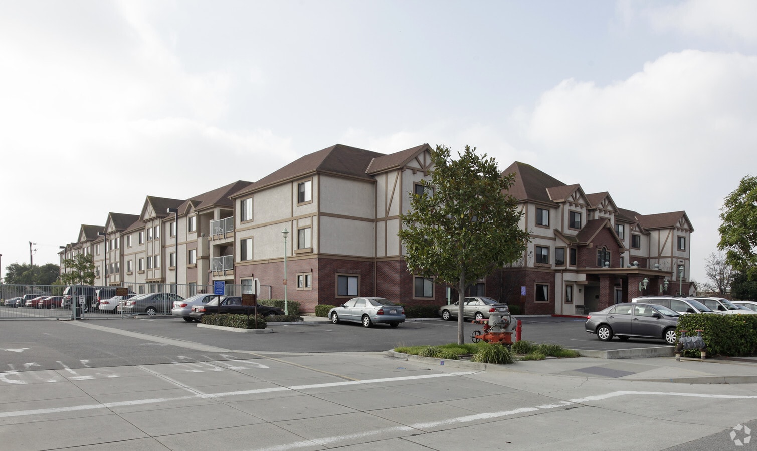 Rose Gardens Apartments - Rose Gardens Apartments