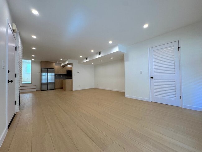 Photo - WeHo 1 Bed 1 Bath with W/D in unit, new kitchen, and walk-in closet! Unit 06