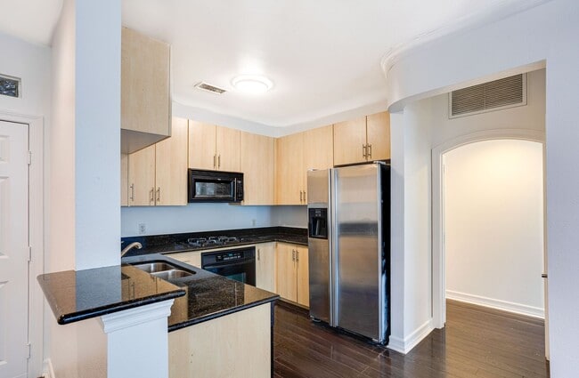 Building Photo - Spacious 2-Bedroom Condo in the Heart of East Village!
