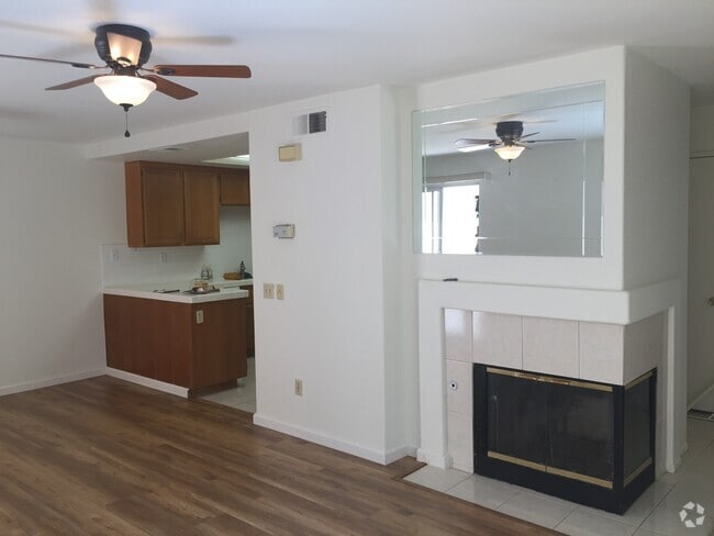 Building Photo - Cute & Private End Unit 3+2.5 Light & Brig... Rental