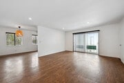 2BR, 1 BA -1100SF - 633 N Hayworth Ave Apartments