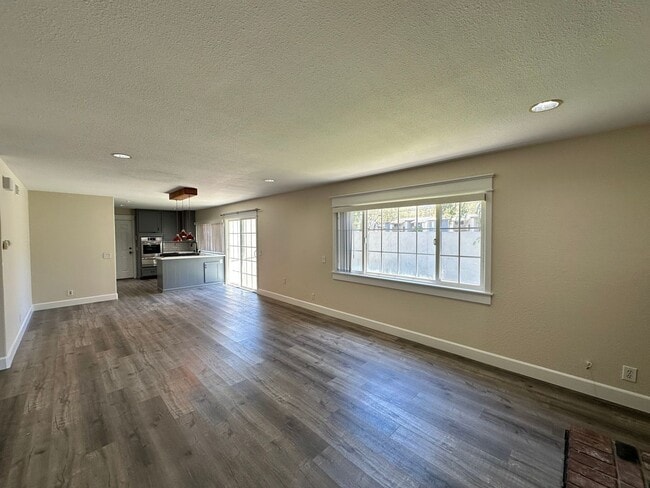 Photo - Costa Mesa Upgraded 4 bed 2 bath House in Prime location