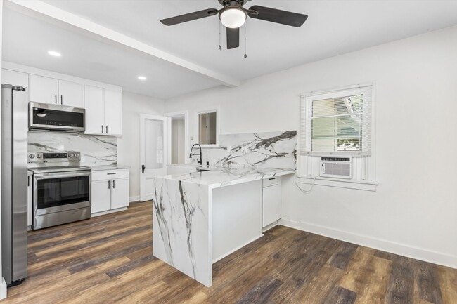 Photo - Newly renovated  1-bedroom backhouse in Mentone!