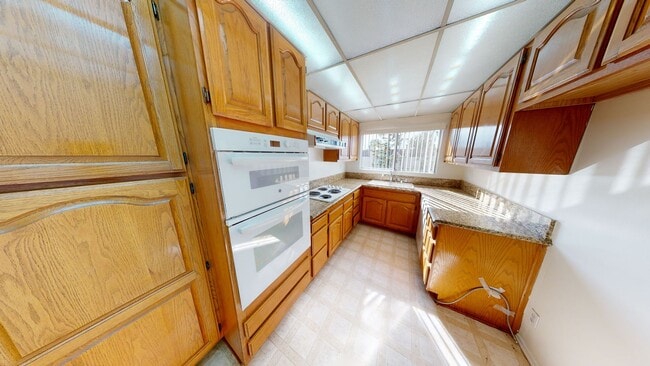 Photo - Encino Towers