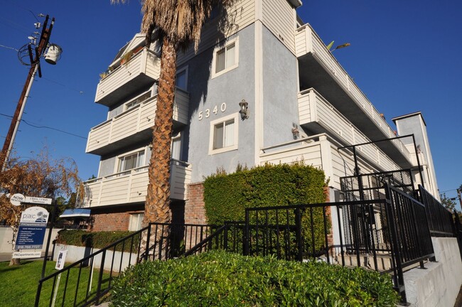 Building Photo - 5340 Whitsett Ave Unit 05