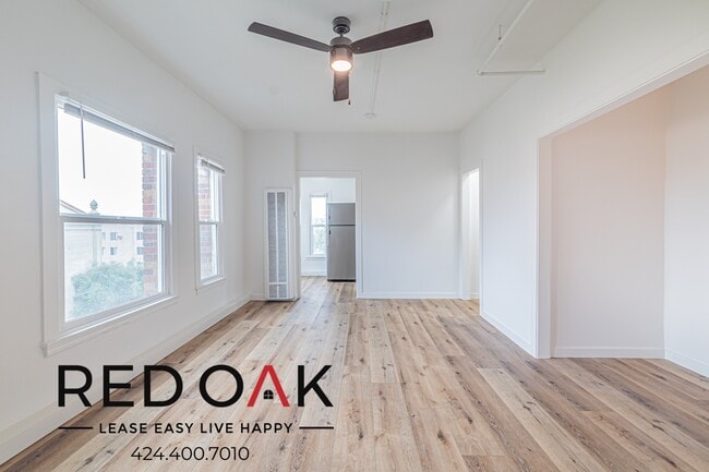 Building Photo - 2933 W 8th St Unit 301