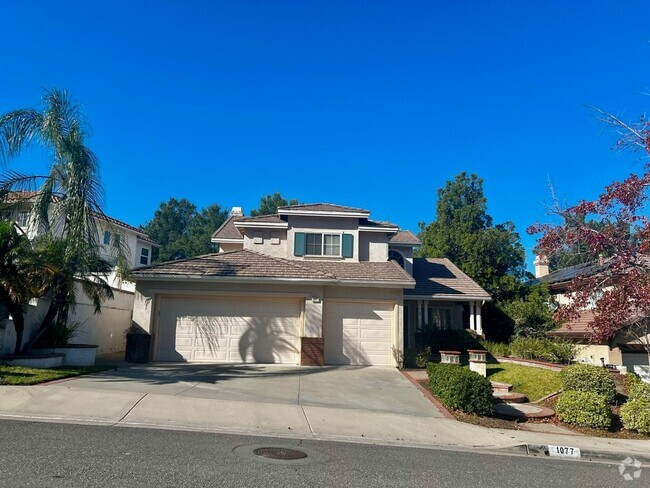 Building Photo - **3 Bedroom + Den & 3 bathroom Pool Home w...