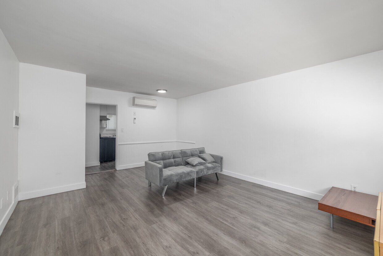 3D Tour - The Redwood Apartments